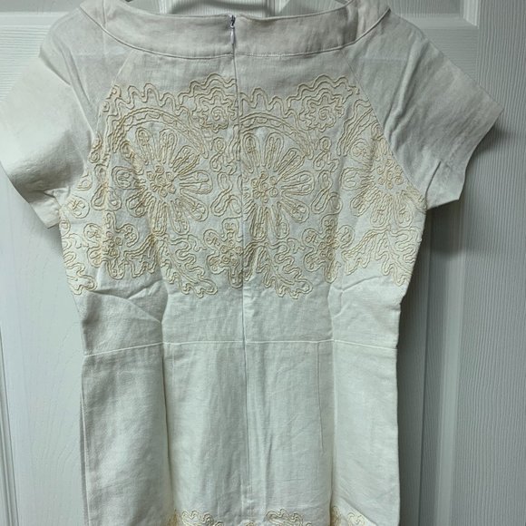 Off White Dress with Tread Work Details - Picture 4 of 5